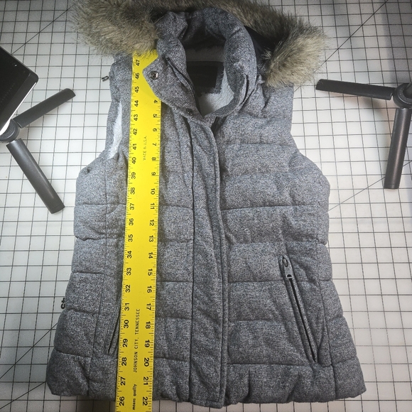 Banana Republic Heather Gray Vest with Faux Fur Hood Size XS - Picture 9 of 10